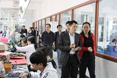 福建省委統(tǒng)戰(zhàn)部副部長、省工商聯(lián)黨組書記王玲視察虹潤公司